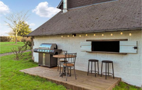Stunning Home In Saint-Brice-De-Landell With Wifi